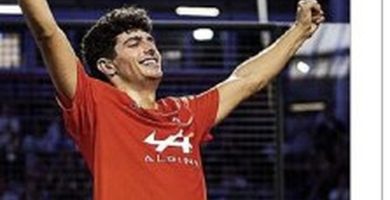 Arturo Coello celebrando una victoria en el Premier Padel de Madrid