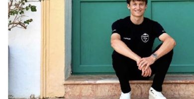 Felix Gall en el dia de descanso de La Vuelta a Espana 2026 en Sevilla