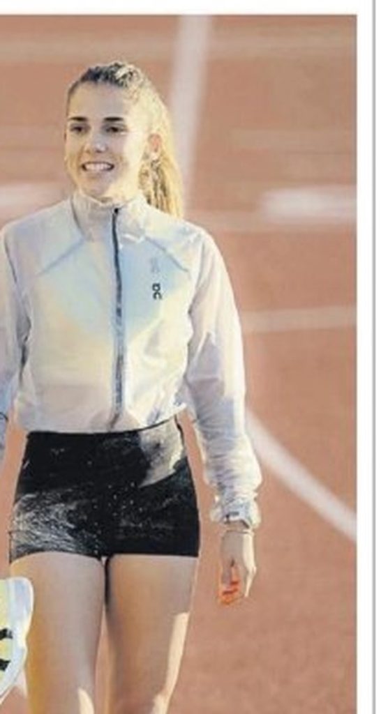 Marta Garcia entrenando en la pista de atletismo de Castellon