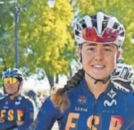 Paula Blasi con el maillot de la selección española antes del Mundial de ciclismo en Montreal