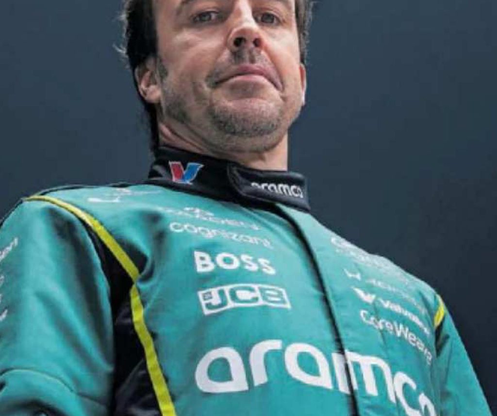 Fernando Alonso con el mono de Aston Martin Aramco