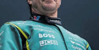 Fernando Alonso con el mono de Aston Martin Aramco